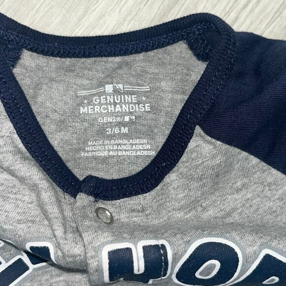 MLB Genuine Merchandise Baby 3/6M New York Yankees One Piece Romper - Picture 3 of 4